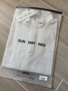 Sunday Red Men’s 1/4 zip